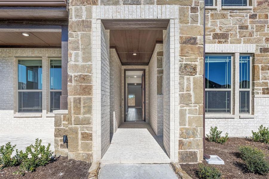Exterior details and patio area of a home in Villages of Walnut Grove, Midlothian (Image 4).