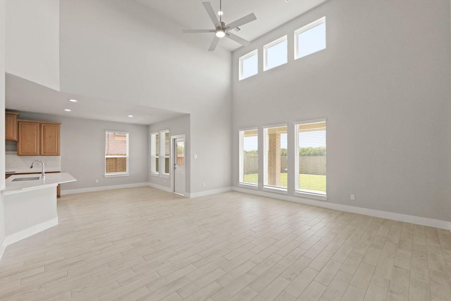Spacious, unfurnished interior of a new home in Briarwood Crossing, Rosenberg (Image 24).