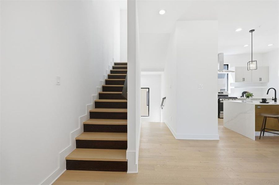 Spacious, unfurnished interior of a new home in , Dallas (Image 20).