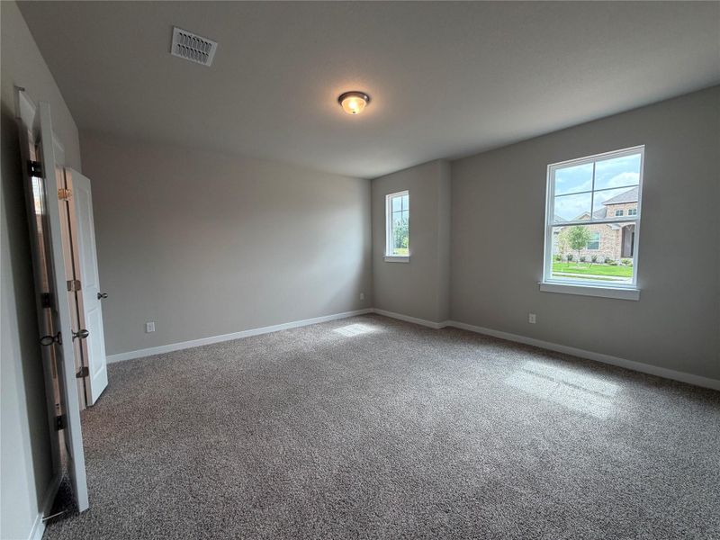 Spacious, unfurnished interior of a new home in Creeks Crossing, Elgin (Image 6).