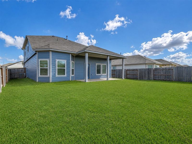 Exterior details and patio area of a home in , La Marque (Image 4).