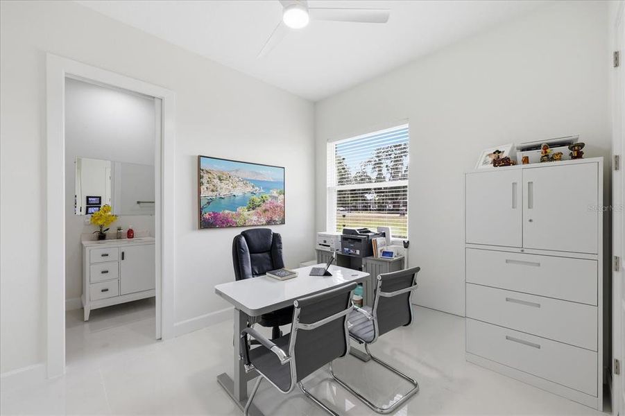 Furnished interior view inside a new home in , Plant City (Image 10).