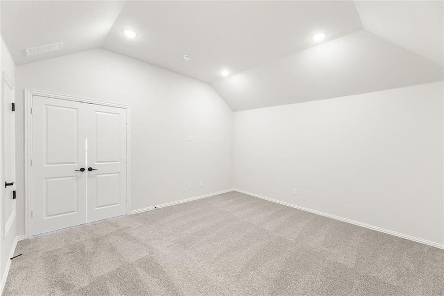 Spacious, unfurnished interior of a new home in Sunrise at Garden Valley, Waxahachie (Image 28).