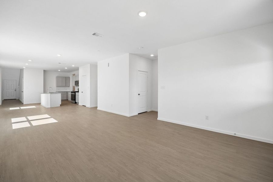 Spacious, unfurnished interior of a new home in Montgomery Bend, Montgomery (Image 26).