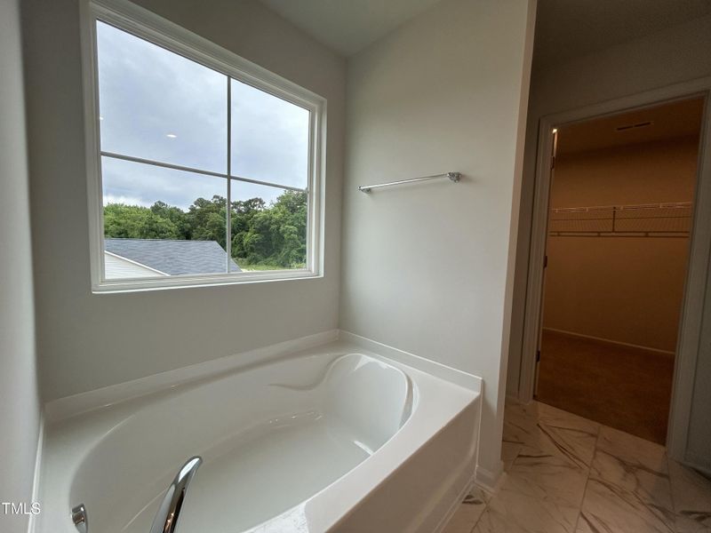 JR 22 Owner's Bathroom