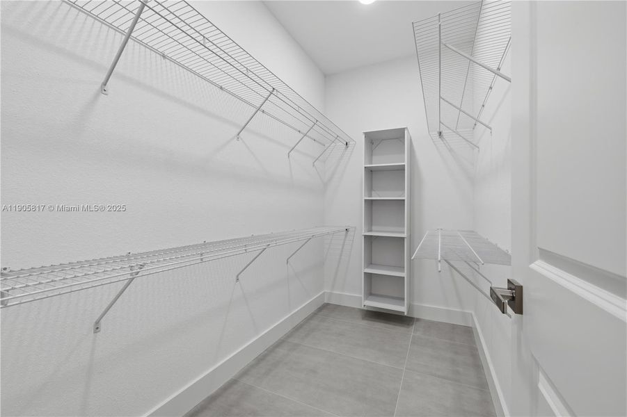 Spacious, unfurnished interior of a new home in , Port Charlotte (Image 22).