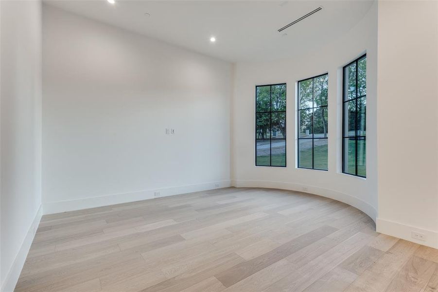 Spacious, unfurnished interior of a new home in , McKinney (Image 20).