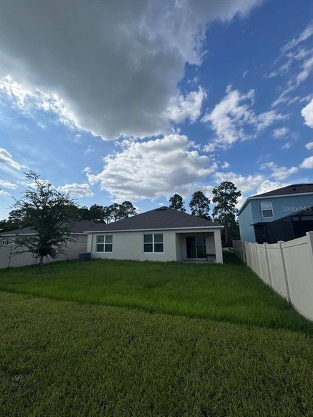 Exterior details and patio area of a home in , Clermont (Image 24).