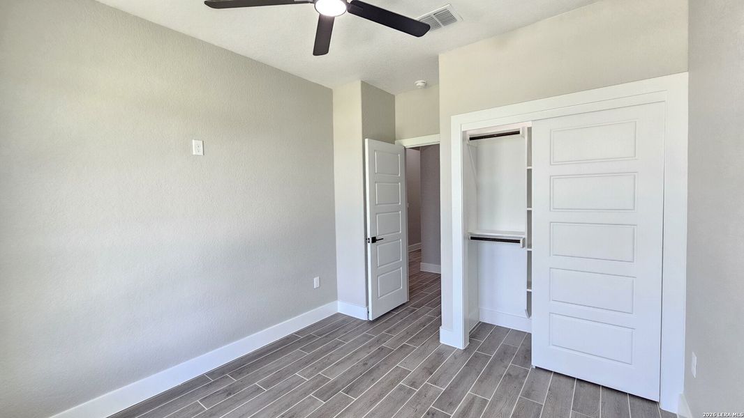 Spacious, unfurnished interior of a new home in , Atascosa (Image 33).