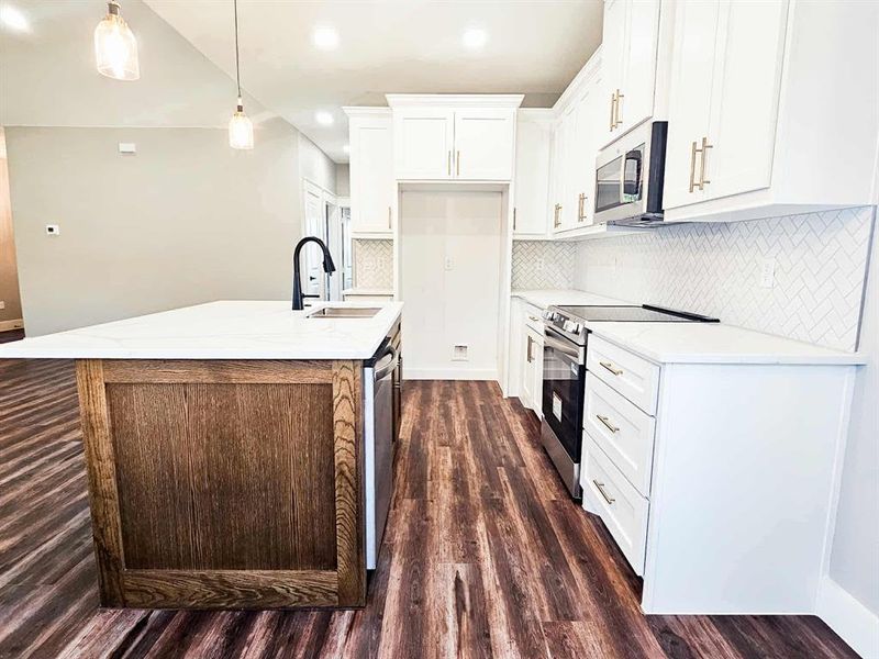 Furnished interior view inside a new home in , Denison (Image 4).
