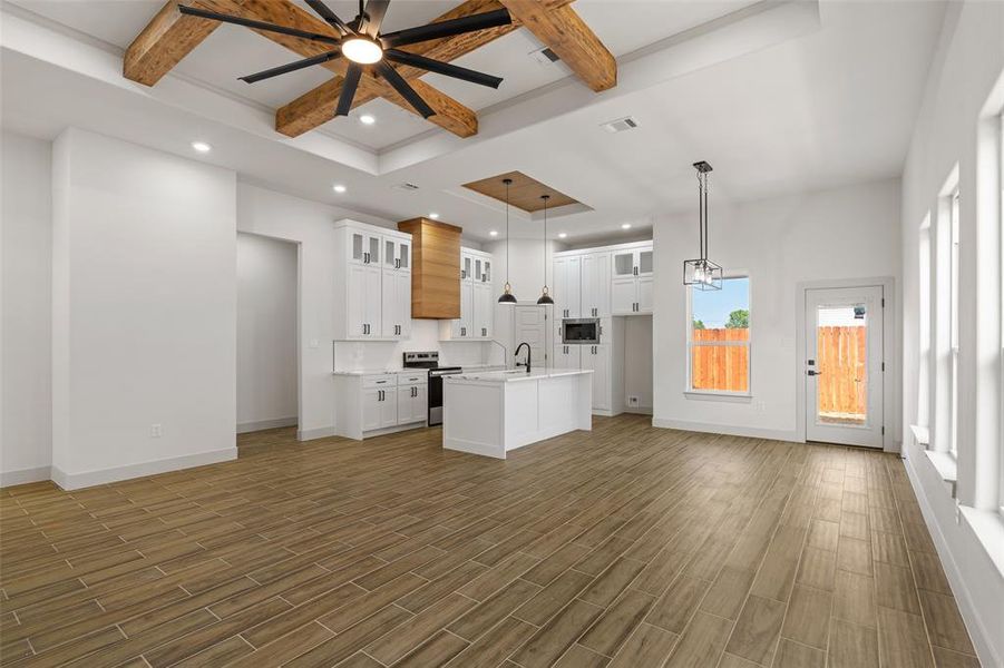 Spacious, unfurnished interior of a new home in , Granbury (Image 13). Spacious, unfurnished interior of a new home in , Granbury (Image 13).