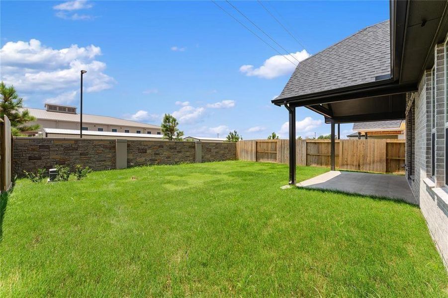 Exterior details and patio area of a home in Cross Creek Ranch 45' 70', Fulshear (Image 26).