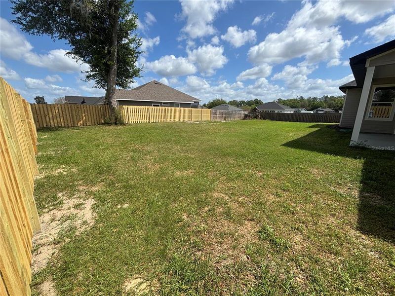 Exterior details and patio area of a home in , High Springs (Image 18).