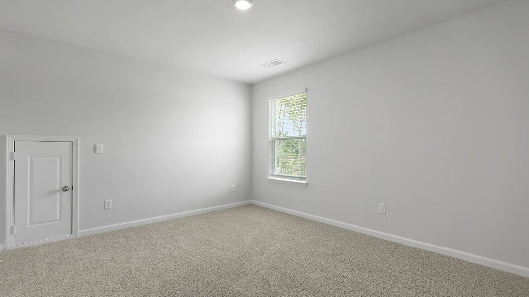 Spacious, unfurnished interior of a new home in Carolina Groves, Moncks Corner (Image 18).