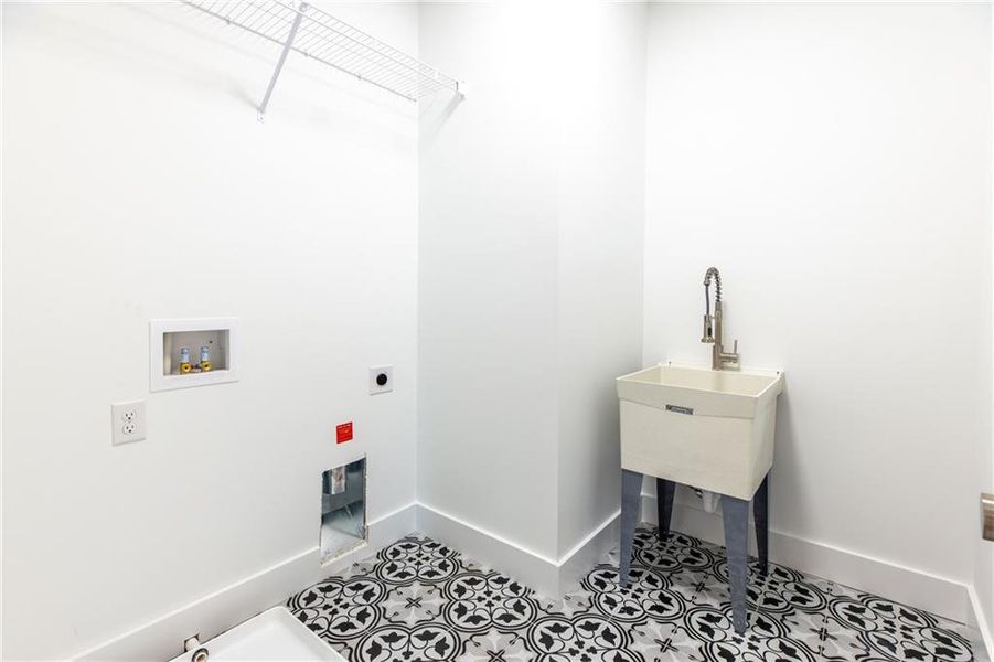 Spacious, unfurnished interior of a new home in , Marietta (Image 39).