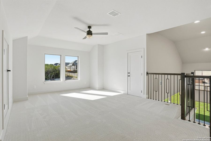 Spacious, unfurnished interior of a new home in Kinder Ranch 70's, San Antonio (Image 34).