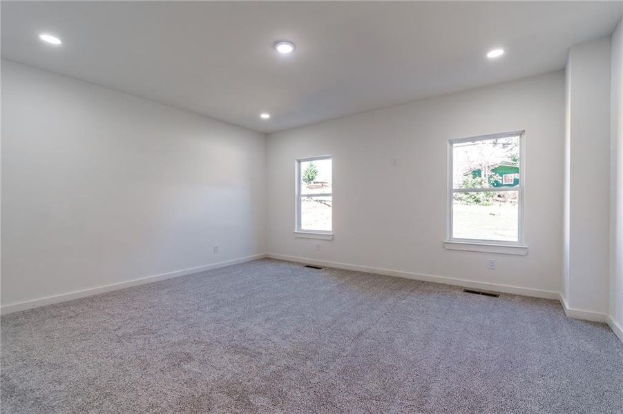 Spacious, unfurnished interior of a new home in , Gainesville (Image 19).