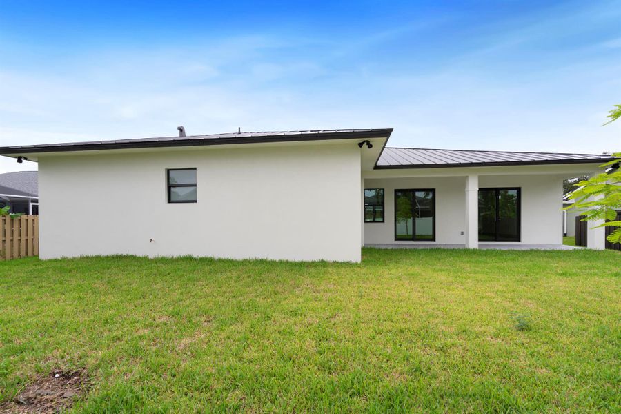 Exterior details and patio area of a home in , Port St. Lucie (Image 14).