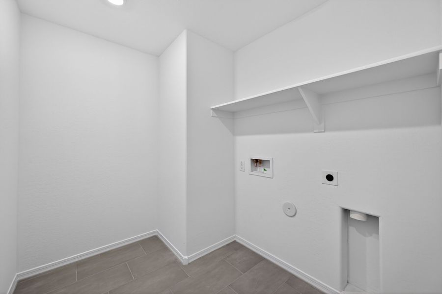 Spacious, unfurnished interior of a new home in Artisan at Asante, Surprise (Image 23).