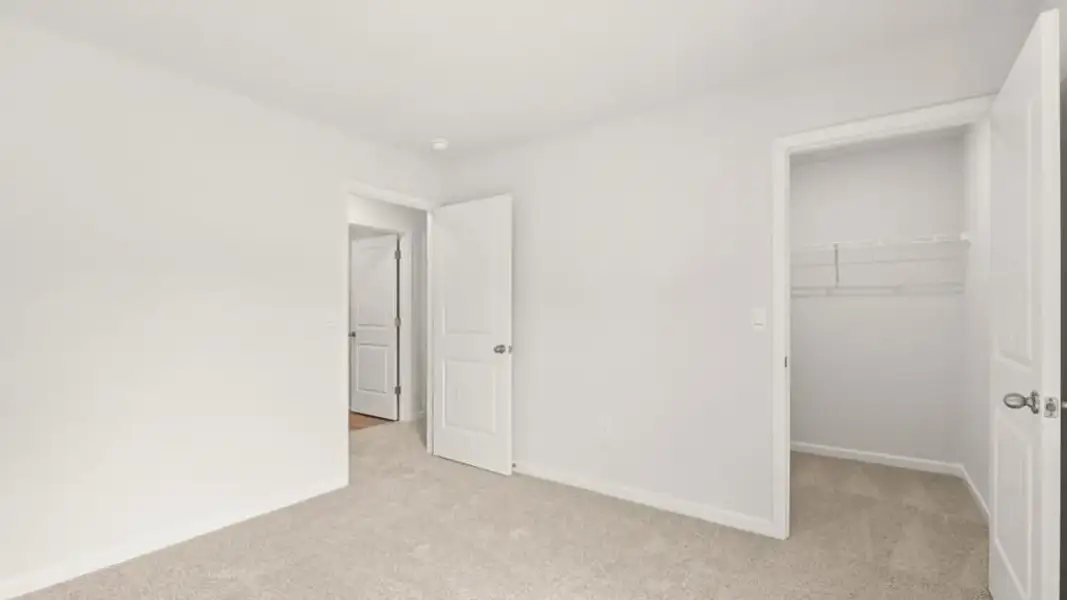 Spacious, unfurnished interior of a new home in Oakleigh Glen, Dallas (Image 11).
