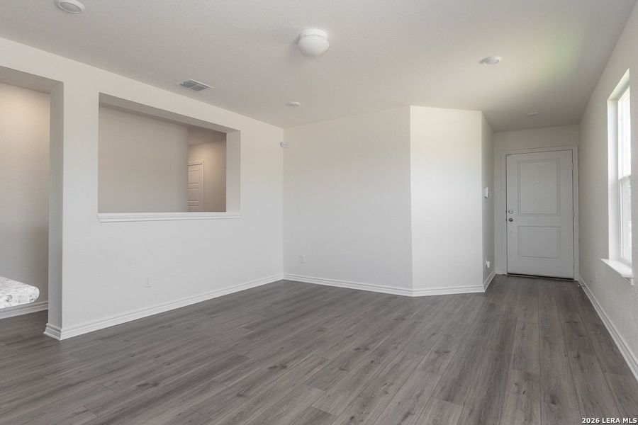 Spacious, unfurnished interior of a new home in Woodside Farms, Seguin (Image 6).