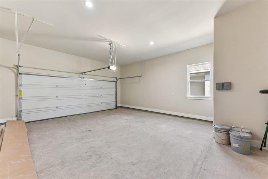 Spacious, unfurnished interior of a new home in , Cottonwood Shores (Image 13).