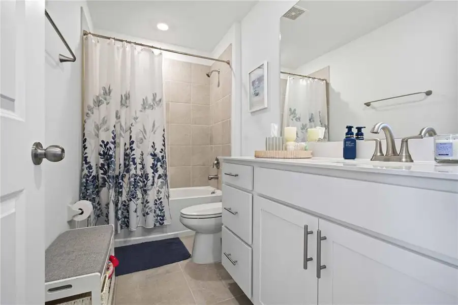 Furnished interior view inside a new home in , Bradenton (Image 32).