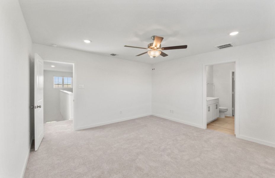 Spacious, unfurnished interior of a new home in Sonterra, Jarrell (Image 18).