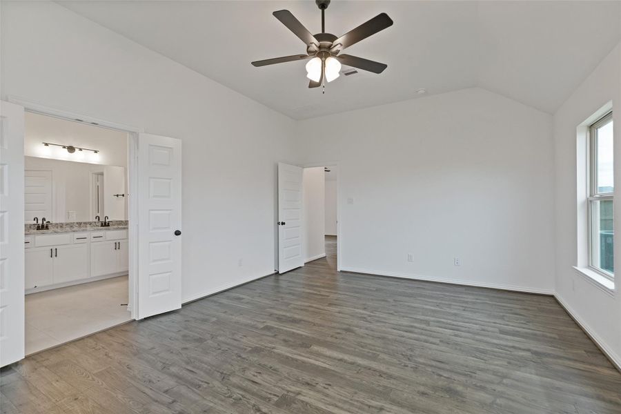 Spacious, unfurnished interior of a new home in Oakwood Estates, Waller (Image 26).