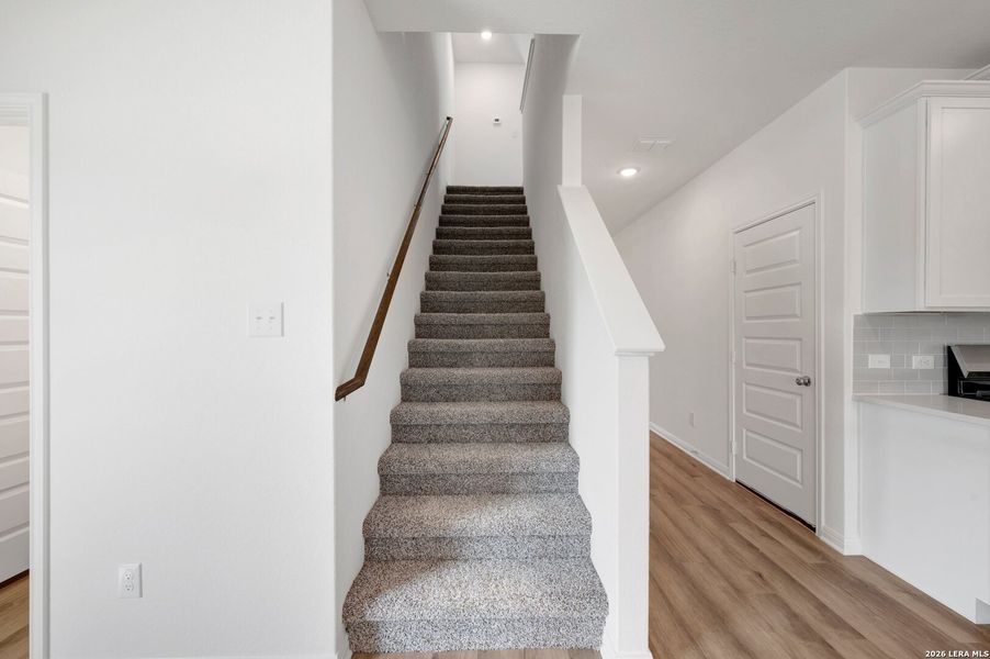 Spacious, unfurnished interior of a new home in Mesquite Ridge, San Antonio (Image 21).