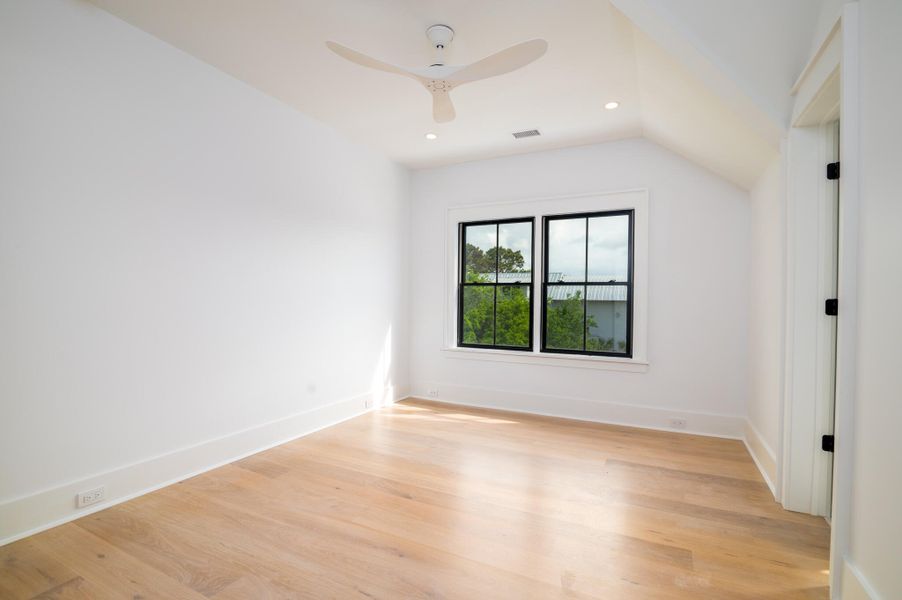 Spacious, unfurnished interior of a new home in , Sullivan's Island (Image 18).
