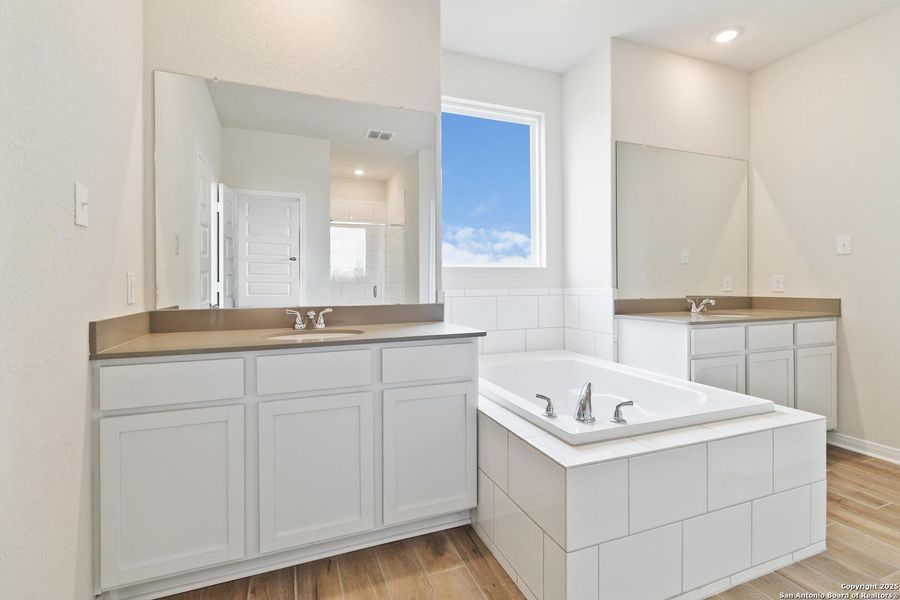 Furnished interior view inside a new home in Lonesome Dove, San Antonio (Image 7).