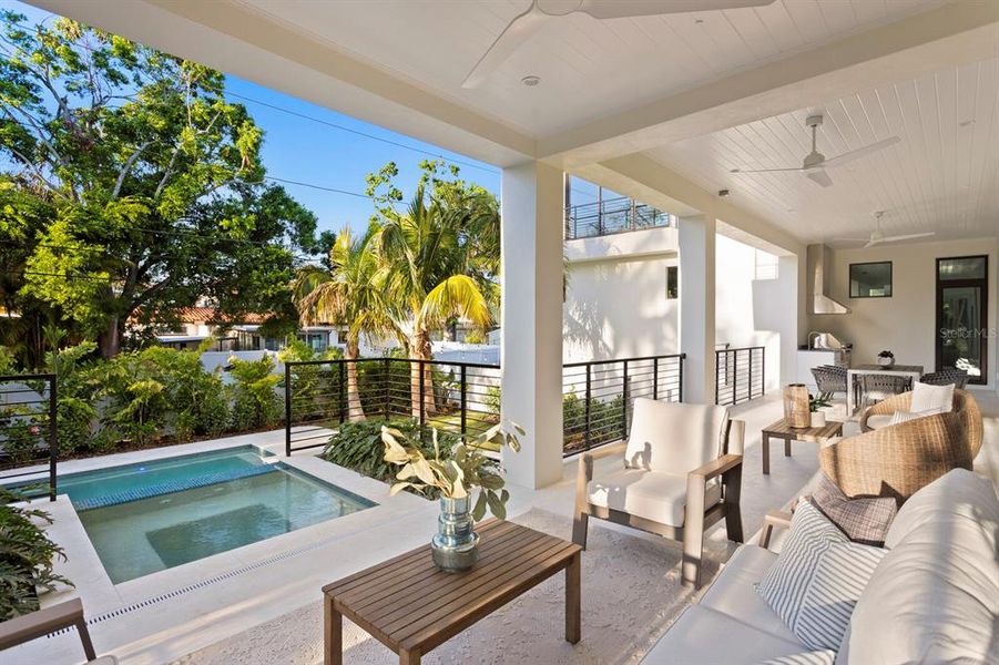 Exterior details and patio area of a home in , St. Petersburg (Image 29).