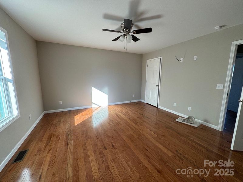 Spacious, unfurnished interior of a new home in , Granite Falls (Image 8).