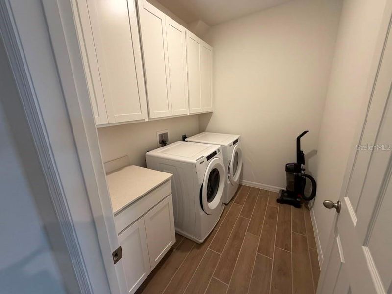 Furnished interior view inside a new home in , Winter Garden (Image 19).
