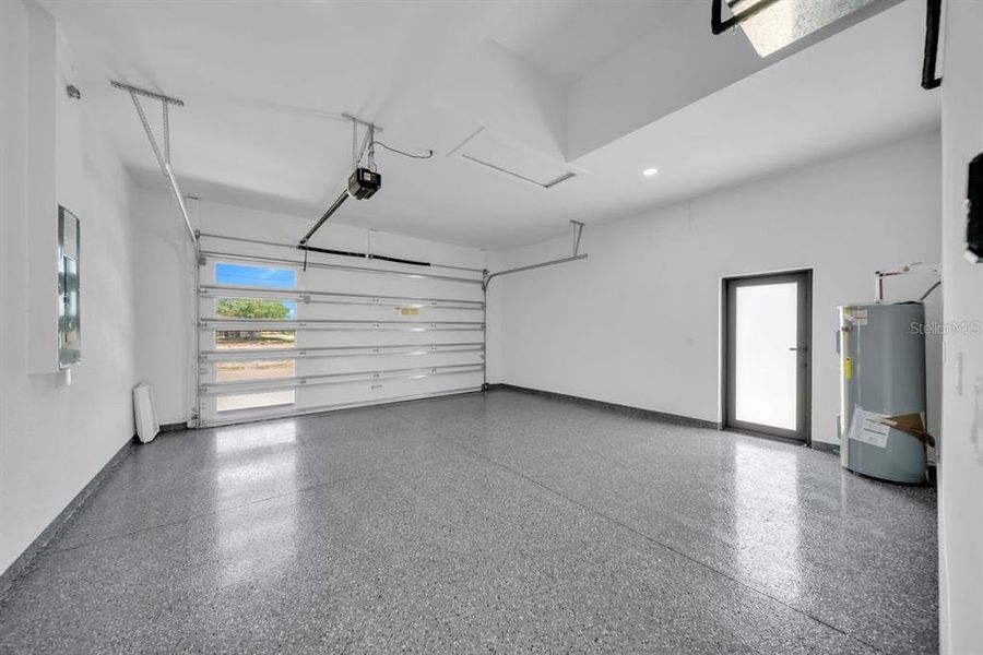 Spacious, unfurnished interior of a new home in , Lehigh Acres (Image 26).