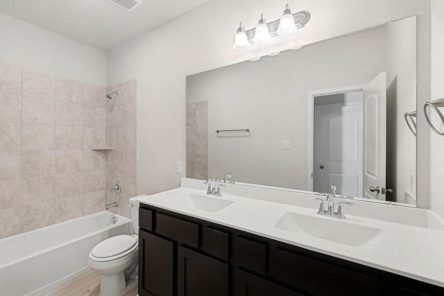 Furnished interior view inside a new home in Lake Conroe Hills, Willis (Image 7).