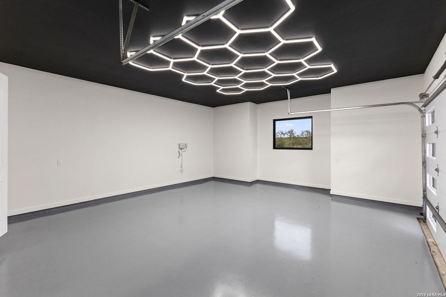 Spacious, unfurnished interior of a new home in , Boerne (Image 20).