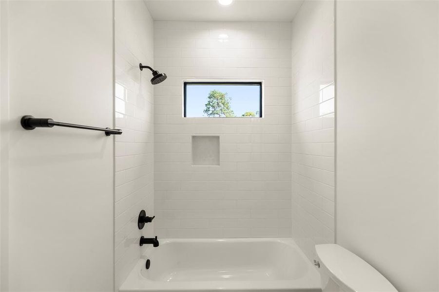 secondary ensuite bath