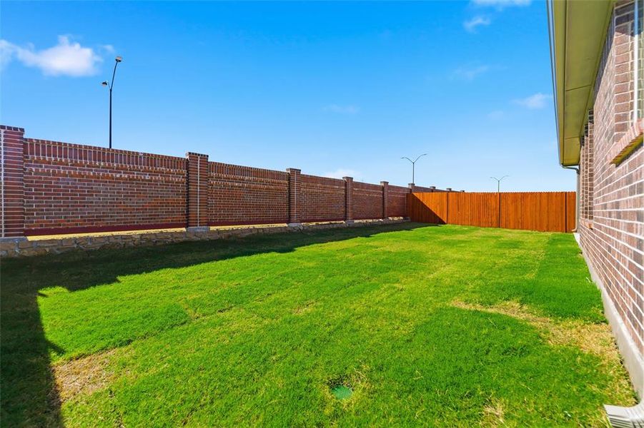 Exterior details and patio area of a home in Northstar, Haslet (Image 32).