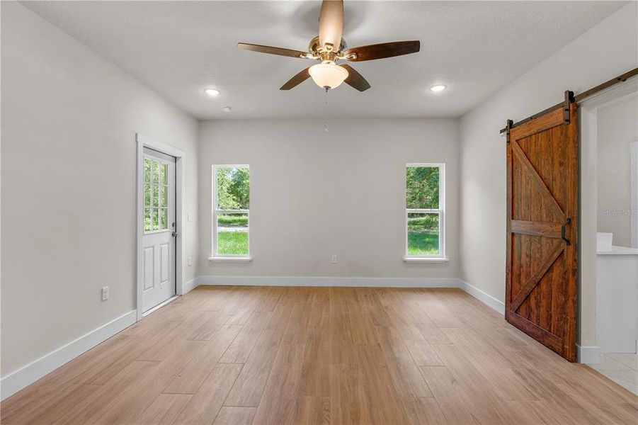 Spacious, unfurnished interior of a new home in , Ocala (Image 11).