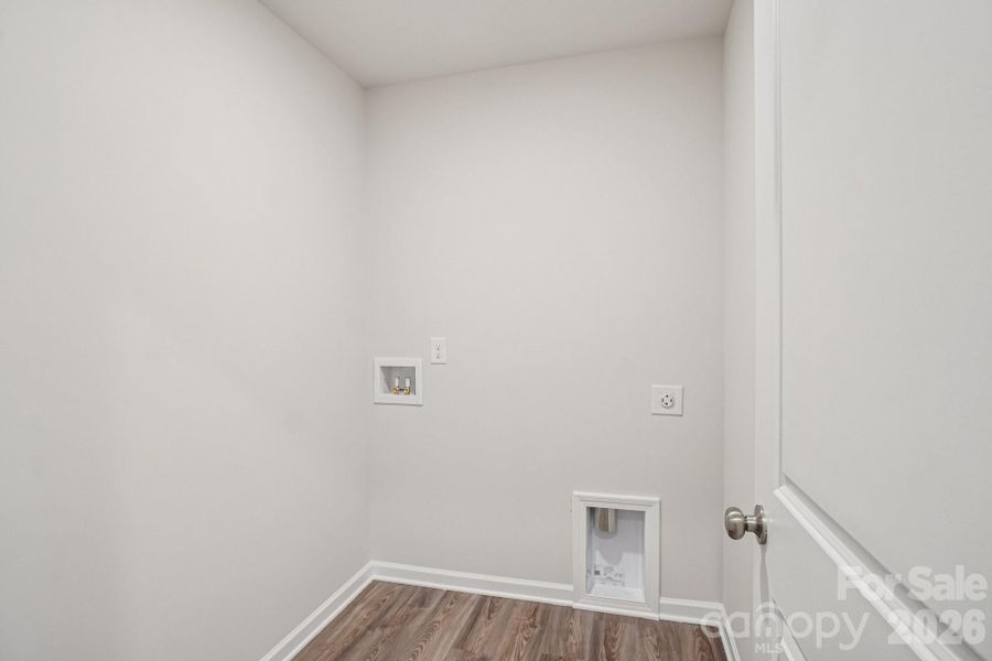 Spacious, unfurnished interior of a new home in Frey Creek, Spartanburg (Image 27).