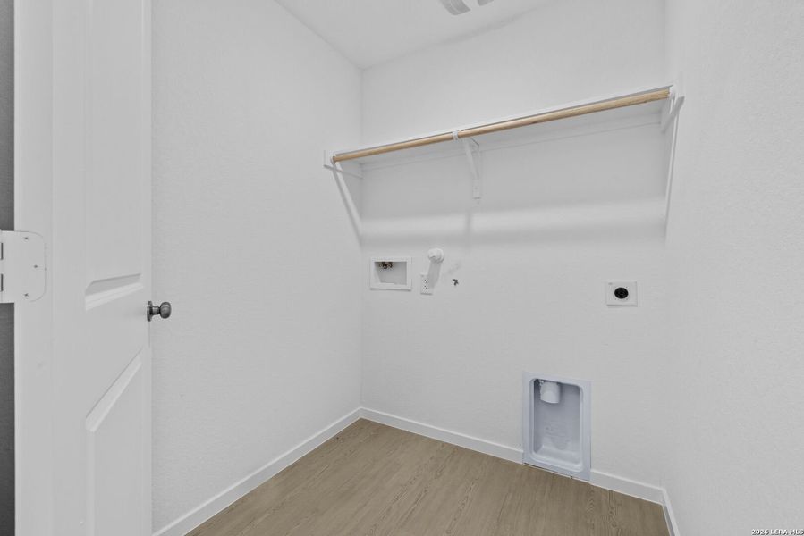 Spacious, unfurnished interior of a new home in Spring Grove, San Antonio (Image 19). Spacious, unfurnished interior of a new home in Spring Grove, San Antonio (Image 19).