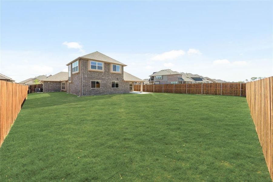 Exterior details and patio area of a home in Hampton Park, Glenn Heights (Image 22).