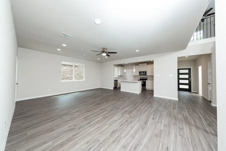 Spacious, unfurnished interior of a new home in Lake Conroe Area Homes, Montgomery (Image 7).