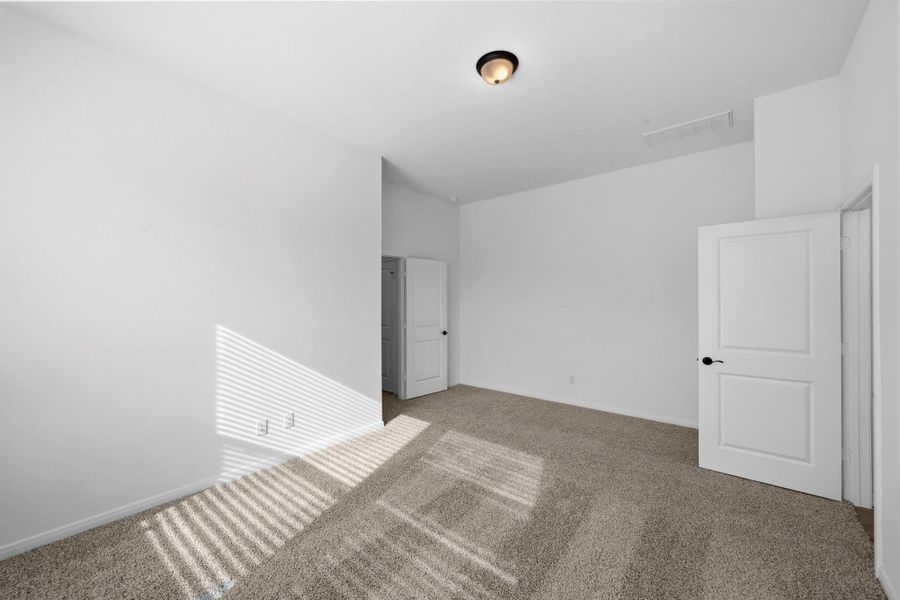 Spacious, unfurnished interior of a new home in Woodforest, Montgomery (Image 28).