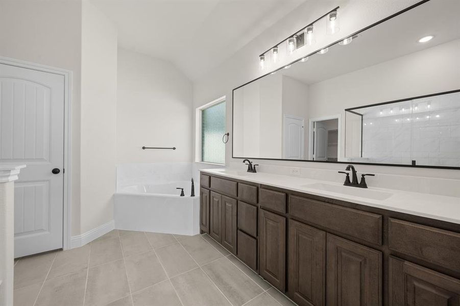 26_387 Paddle Boat- Primary Suite-4