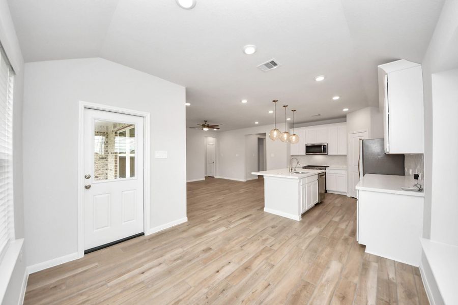 Image 32 of a home in Sunrise Cove: Landmark Collection.