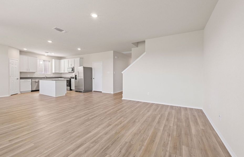 Spacious, unfurnished interior of a new home in Sonterra, Jarrell (Image 28).