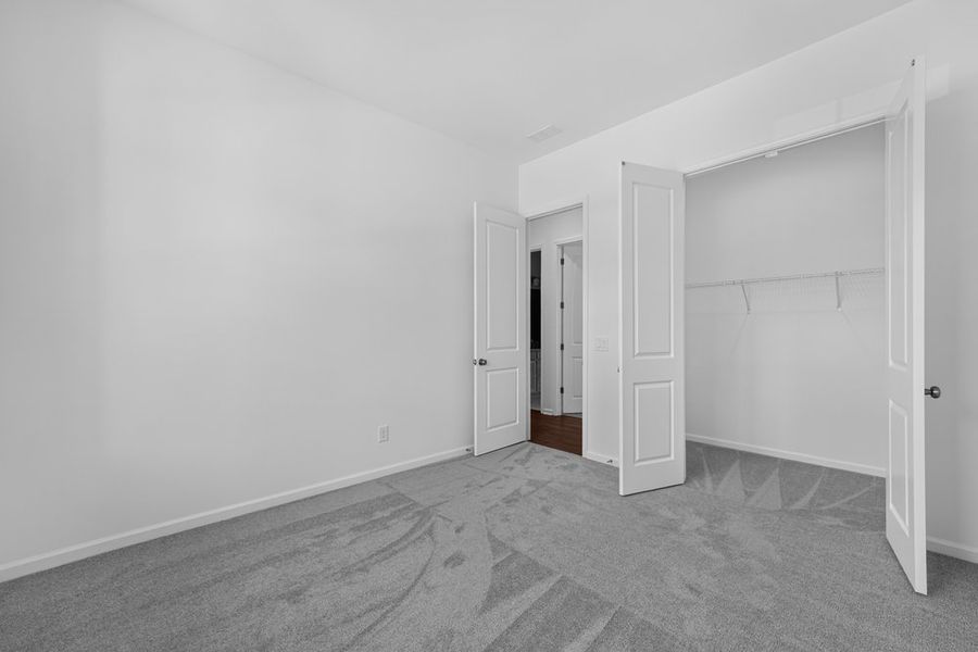 Spacious, unfurnished interior of a new home in Estates at Sugar Creek, Fort Mill (Image 24).